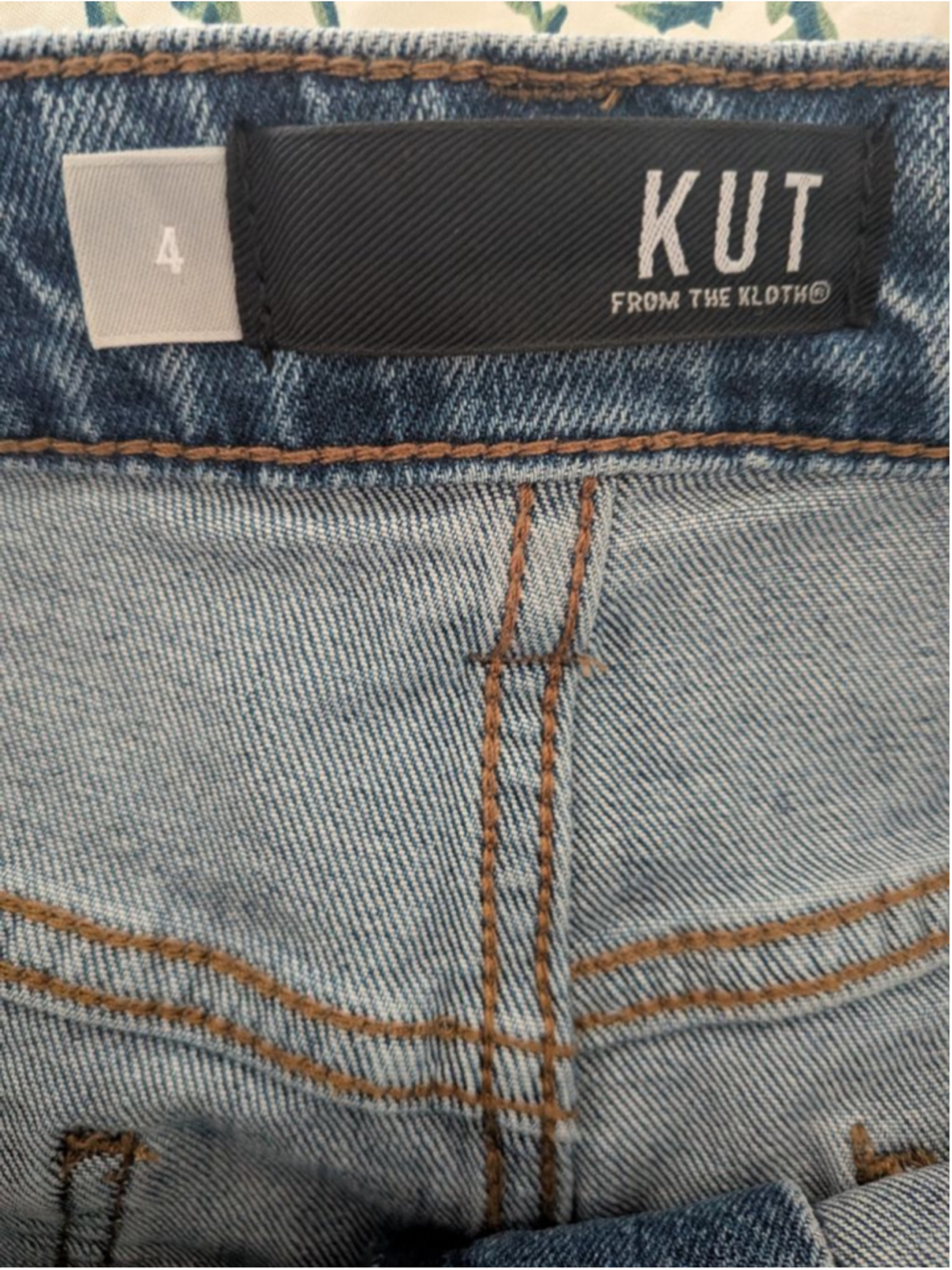 Kut from the Kloth Size 4 Distressed Denim Shorts Light Wash Frayed Hem - Picture 7 of 9